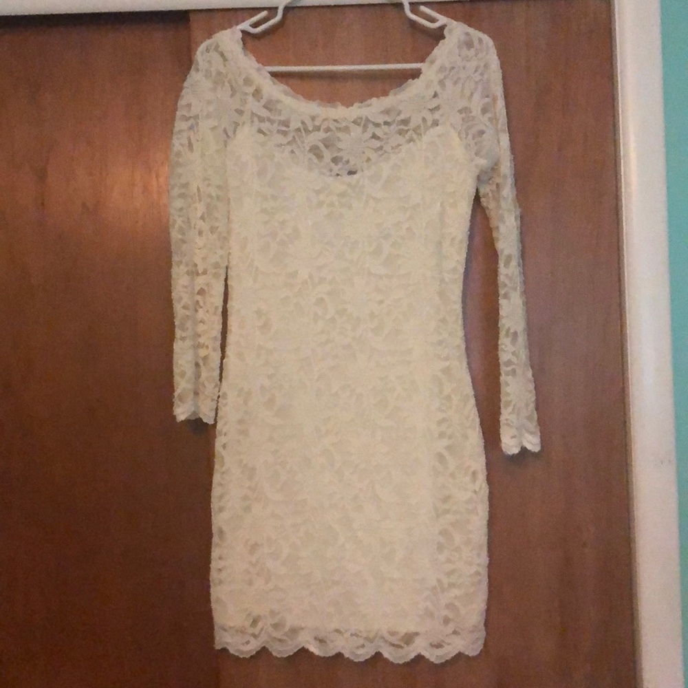 most elegant lace body con dress!!